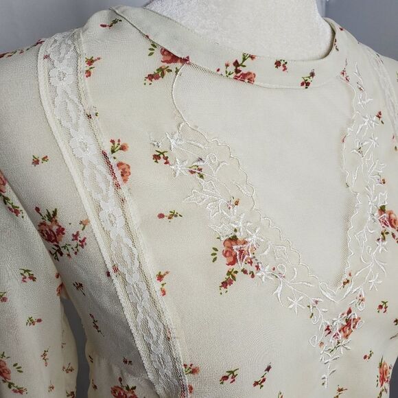 URBAN OUTFITTERS blouse Pins and Needles floral ruffle button top S - Picture 3 of 9